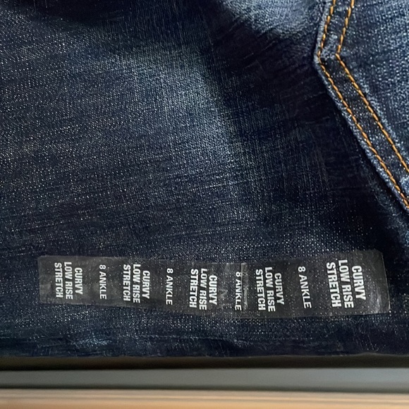 Gap jeans new with tags - curvy low rise flared size 8 Ankle 

STILL AVAILABLE!! - Picture 5 of 7